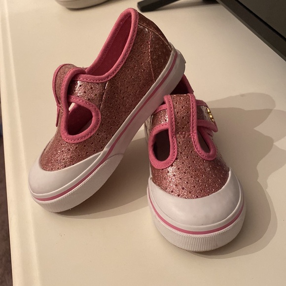 Vans - Picture 2 of 6